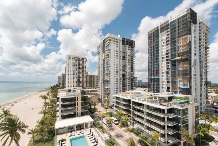 quadomain_condominiums_beach